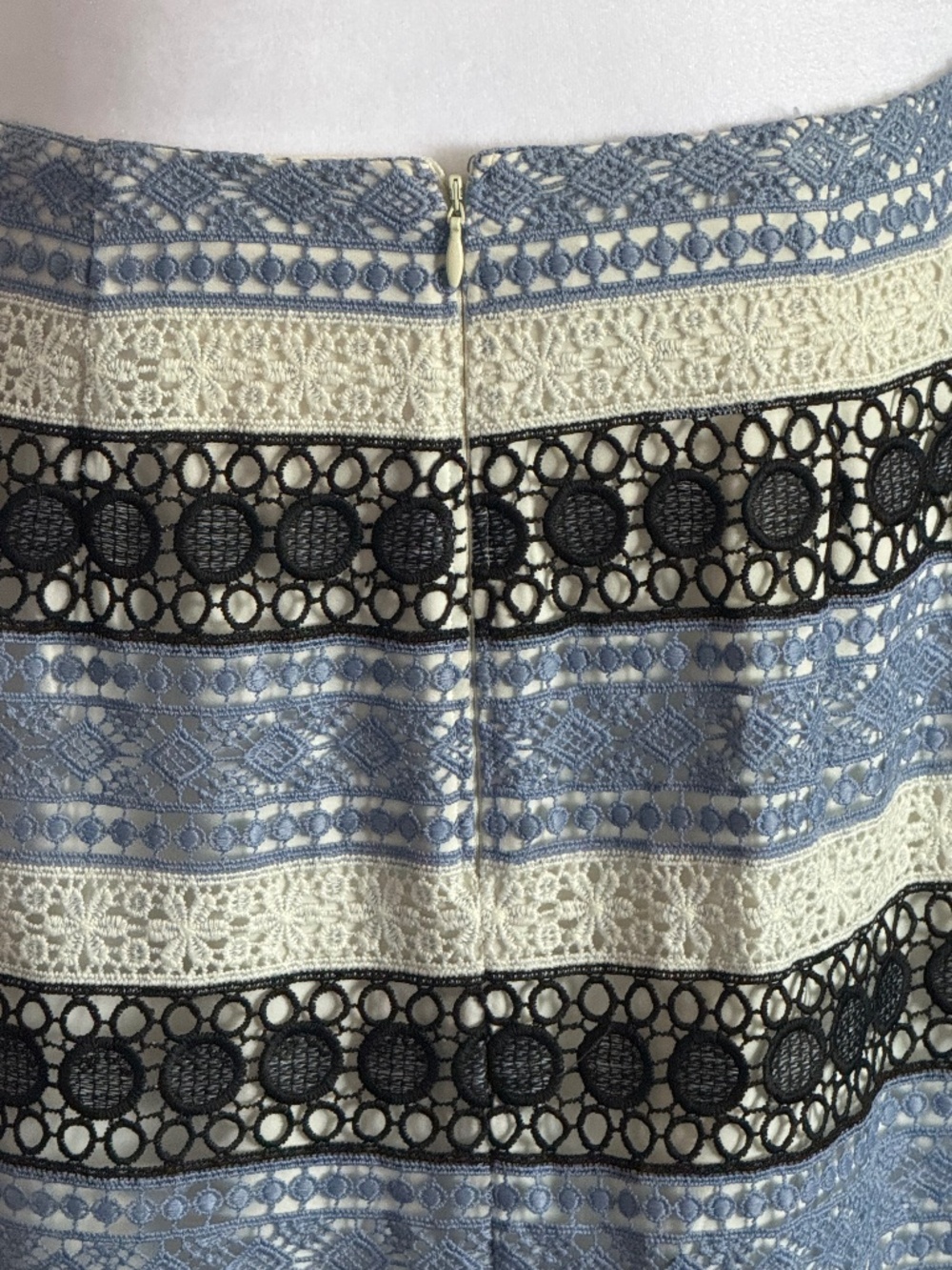 Talbots Pencil Lace Skirt Blue/White Size 10 - Picture 5 of 12
